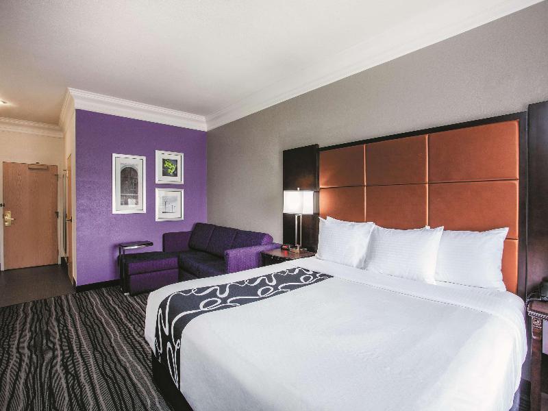 La Quinta Inn & Suites by Wyndham Dublin - Pleasan image