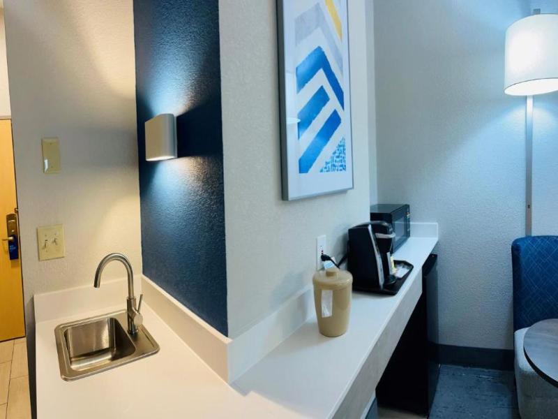 Holiday Inn Express & Suites Berkeley By IHG image