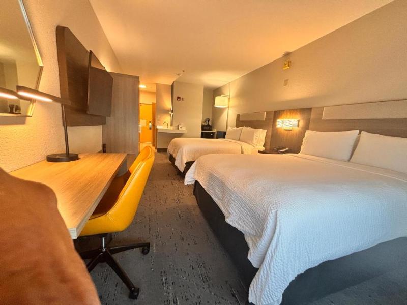 Holiday Inn Express & Suites Berkeley By IHG image