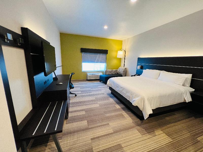 Holiday Inn Express & Suites Salinas image