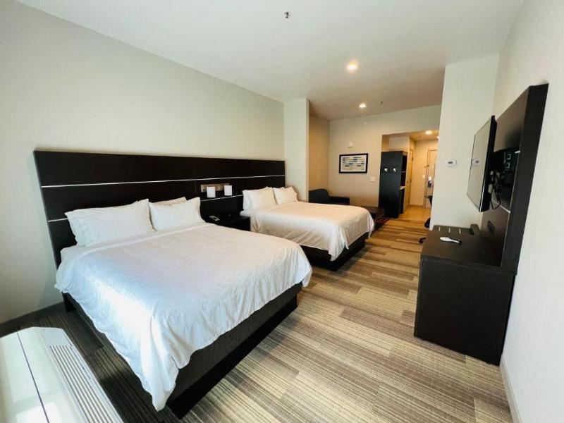 Holiday Inn Express & Suites Salinas image