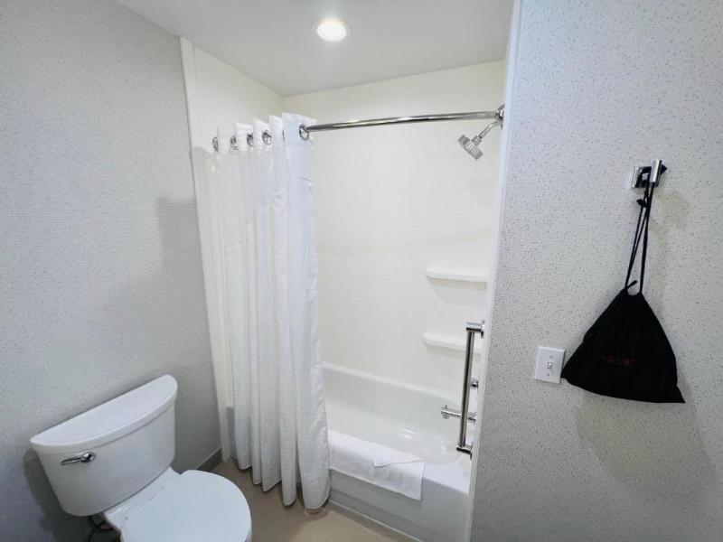 Holiday Inn Express & Suites Salinas image