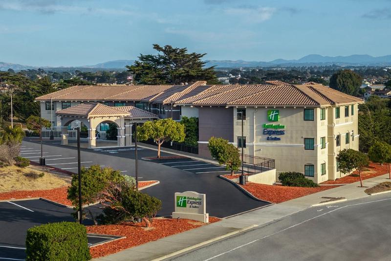 Holiday Inn Express Hotel & Suites Marina