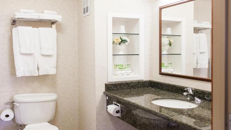Holiday Inn Express Hotel & Suites Turlock photo 12