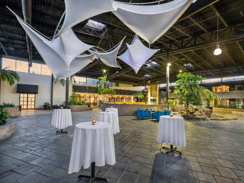 Radisson Hotel Montreal Airport image
