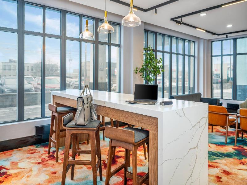 Radisson Hotel Montreal Airport image
