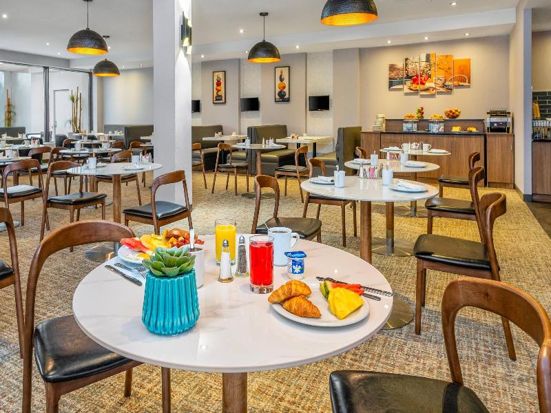 Radisson Hotel Montreal Airport image