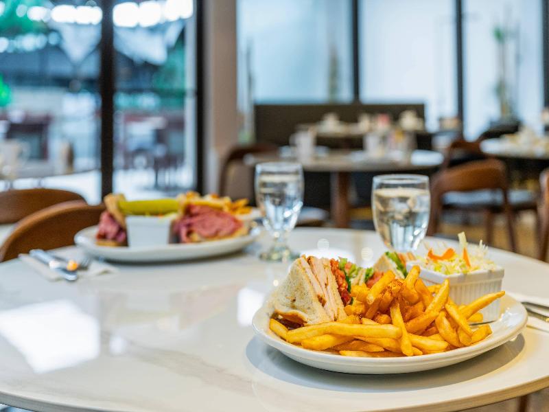 Radisson Hotel Montreal Airport image
