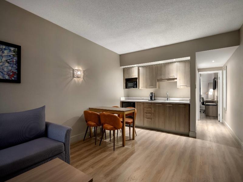 Radisson Hotel Montreal Airport image