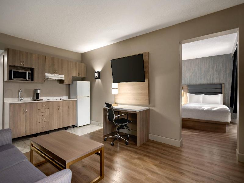 Radisson Hotel Montreal Airport image