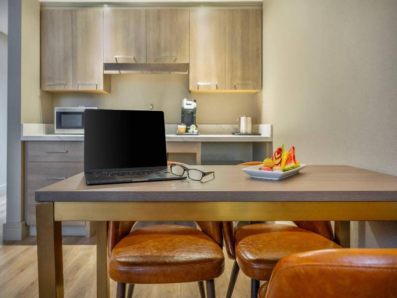 Radisson Hotel Montreal Airport image