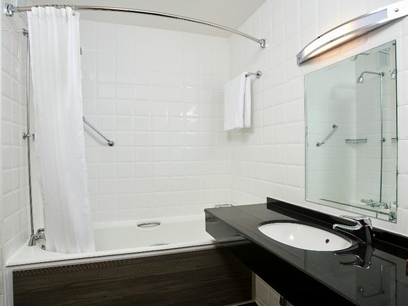 Leonardo Hotel Cheltenham  image
