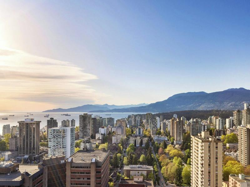 Sheraton Vancouver Wall Centre image