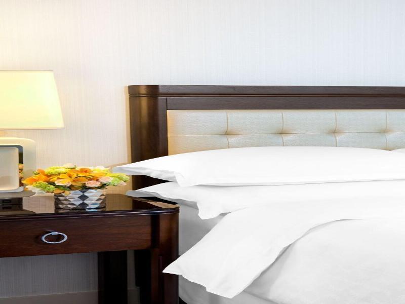 Sheraton Vancouver Wall Centre image