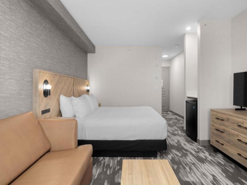 Sandman Calgary Airport image