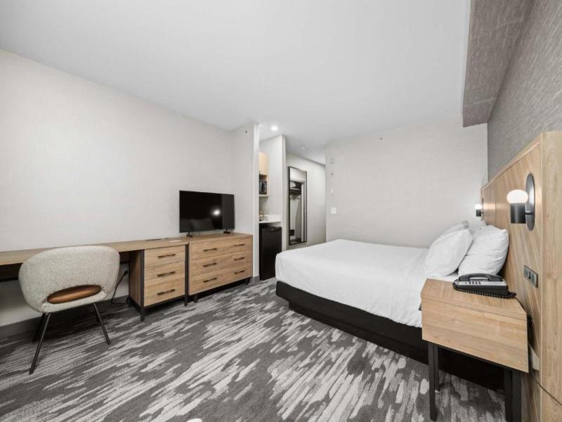 Sandman Calgary Airport image