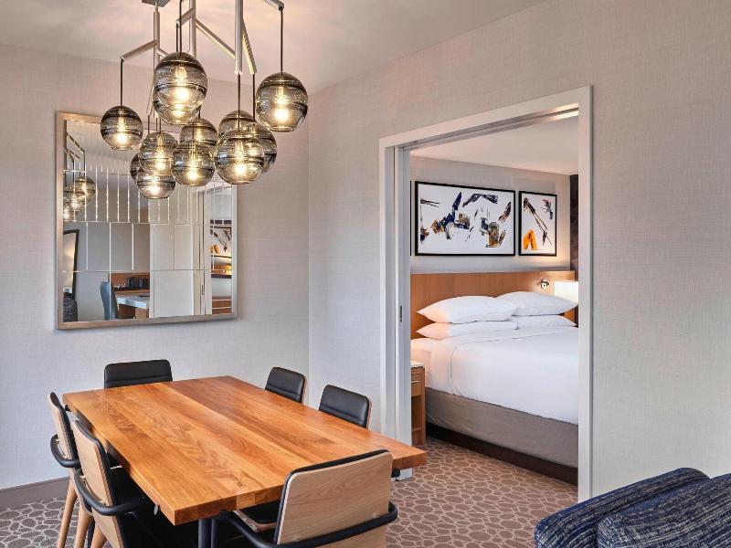 Delta Hotels Calgary Downtown image