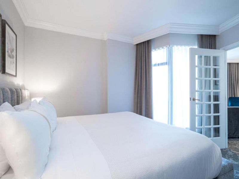 The Sutton Place Hotel Vancouver image