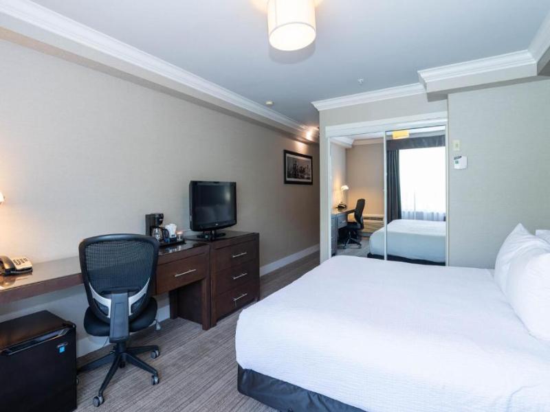 Sandman Signature Calgary Downtown Hotel image