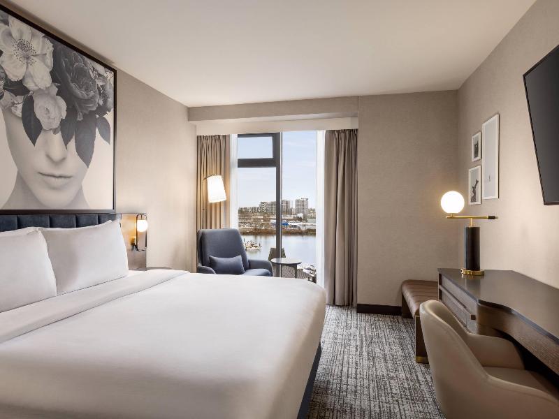 Radisson Blu Vancouver Airport Hotel & Marina image
