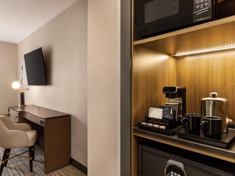 Radisson Blu Vancouver Airport Hotel & Marina image