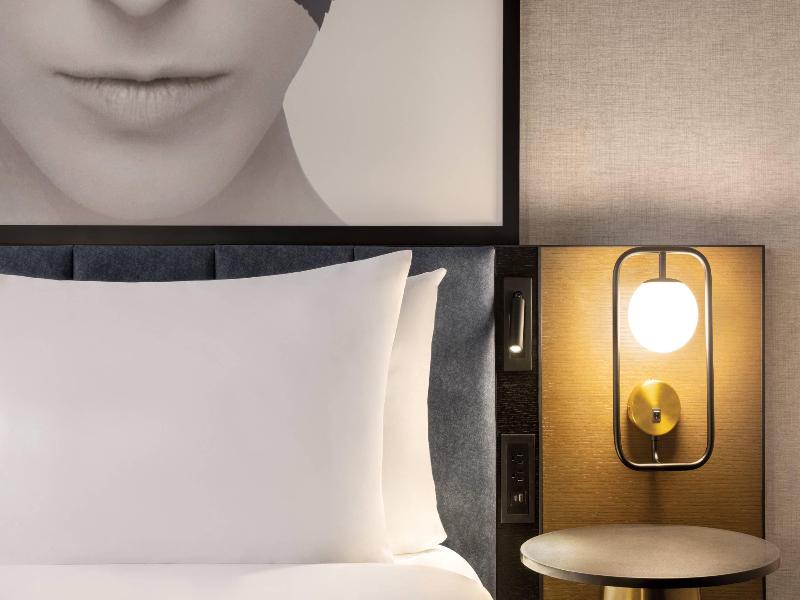 Radisson Blu Vancouver Airport Hotel & Marina image
