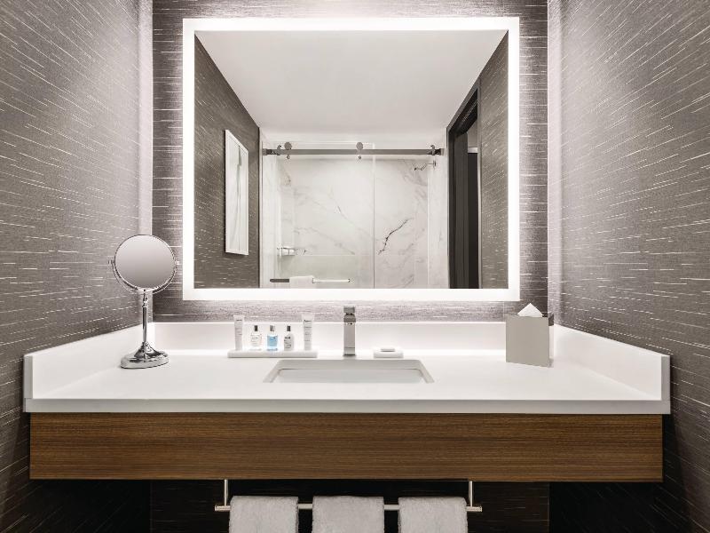 Radisson Blu Vancouver Airport Hotel & Marina image