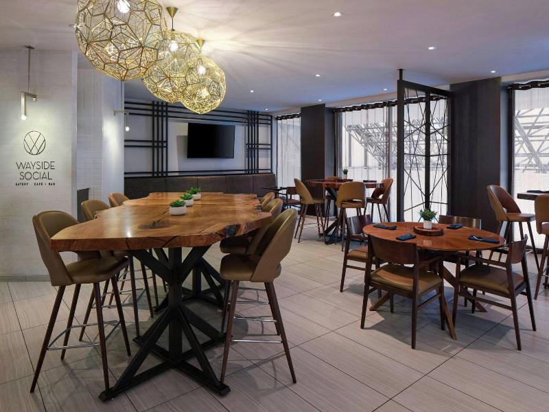 Toronto Airport Marriott Hotel image