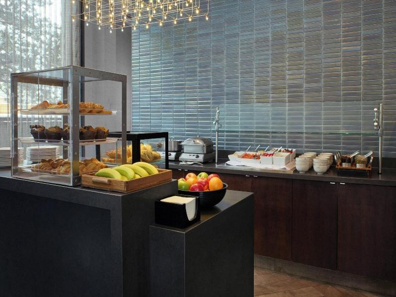 Toronto Airport Marriott Hotel image