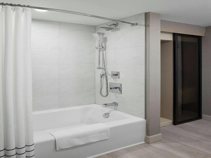 Toronto Airport Marriott Hotel image