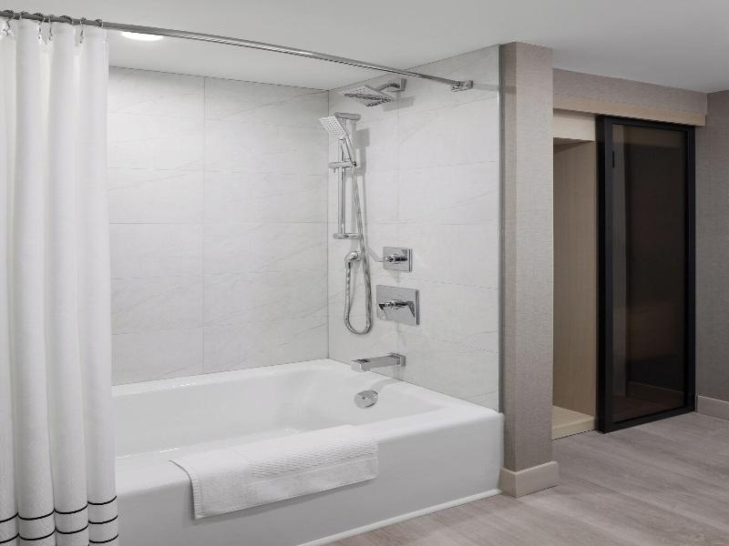Toronto Airport Marriott Hotel image