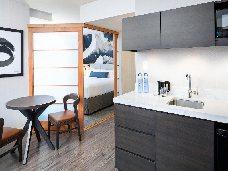 Delta Hotels Vancouver Downtown Suites image
