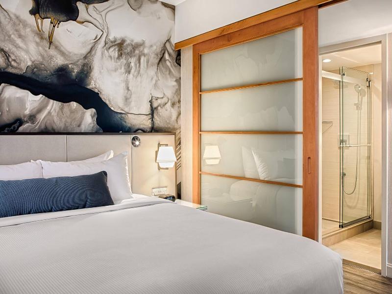 Delta Hotels Vancouver Downtown Suites image