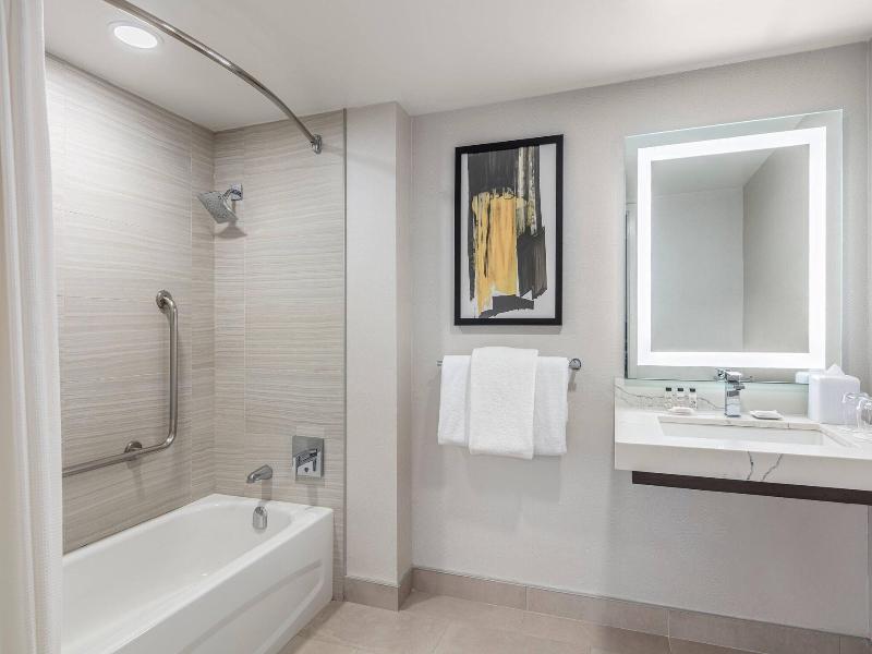 Delta Hotels Vancouver Downtown Suites image