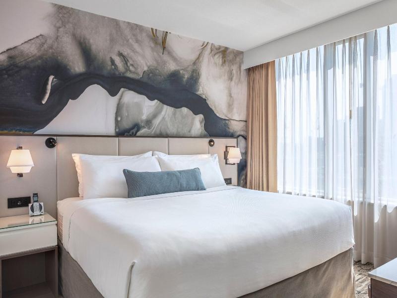 Delta Hotels Vancouver Downtown Suites image
