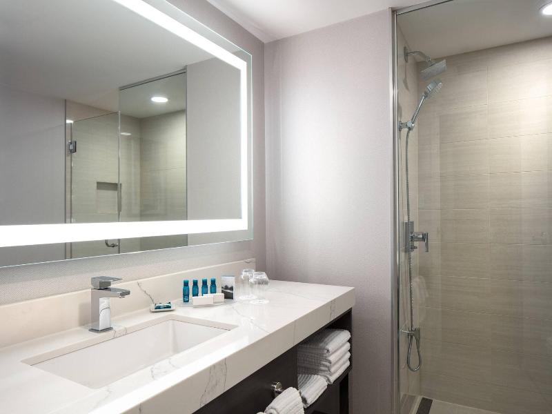 Delta Hotels Vancouver Downtown Suites image