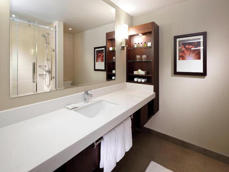 Delta Hotels Montreal image