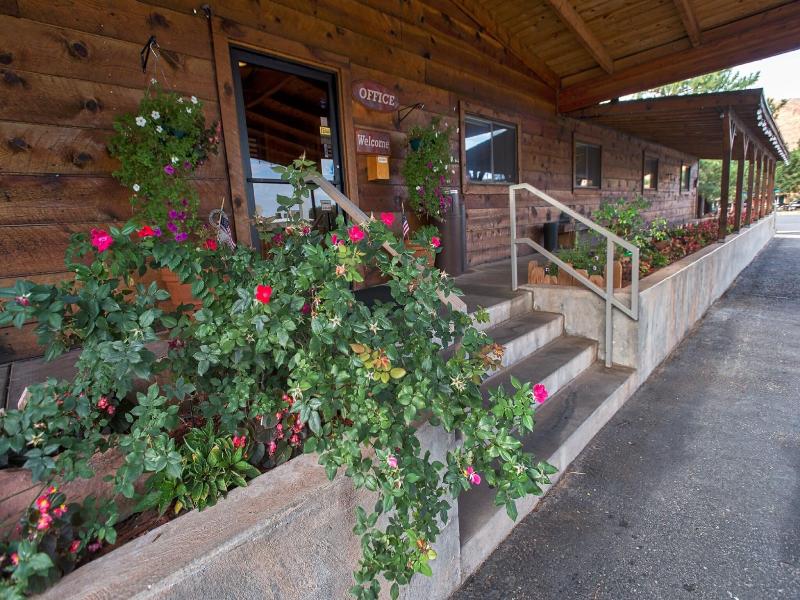 Redstone Inn