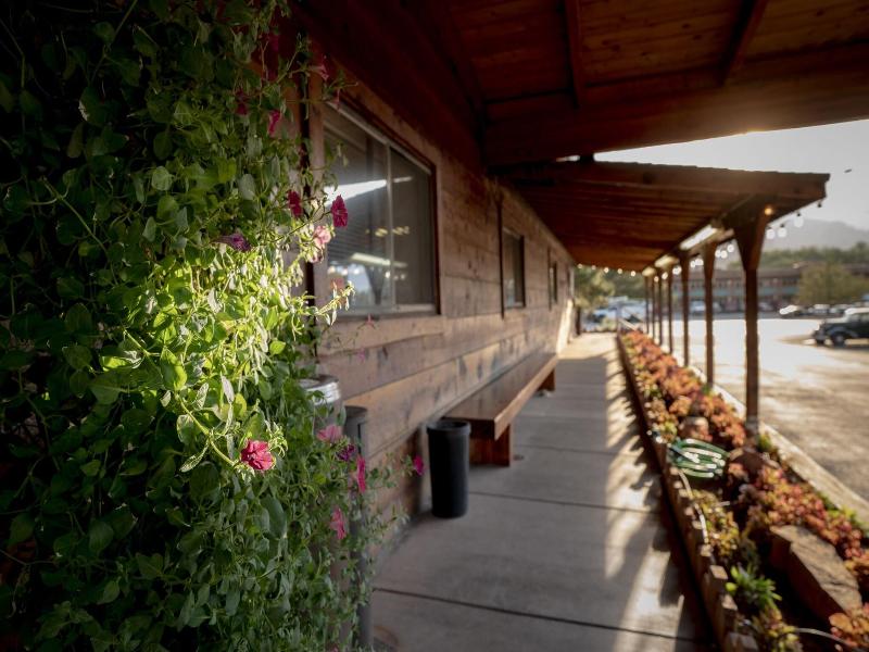 Redstone Inn
