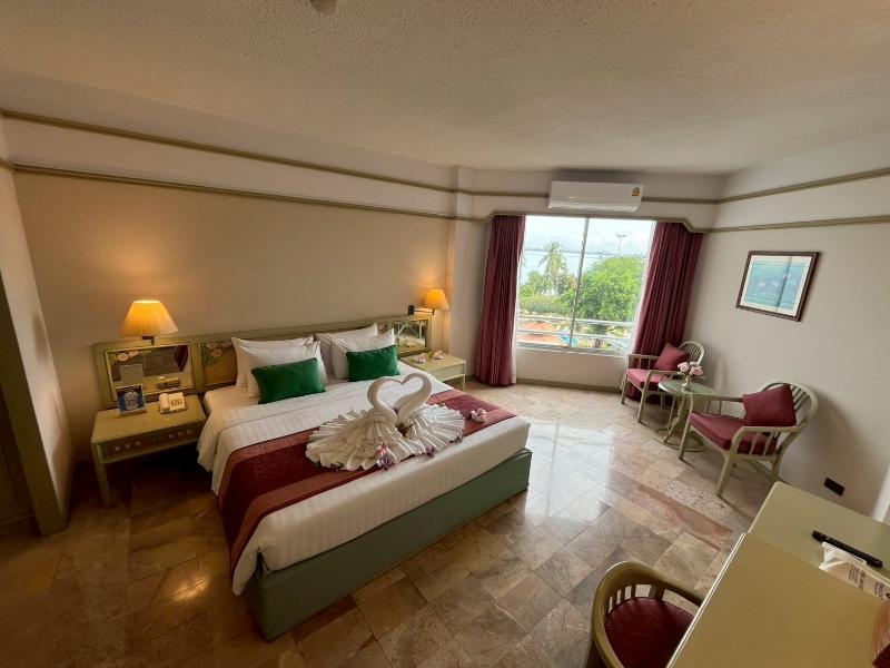 Cholchan Pattaya Beach Resort image
