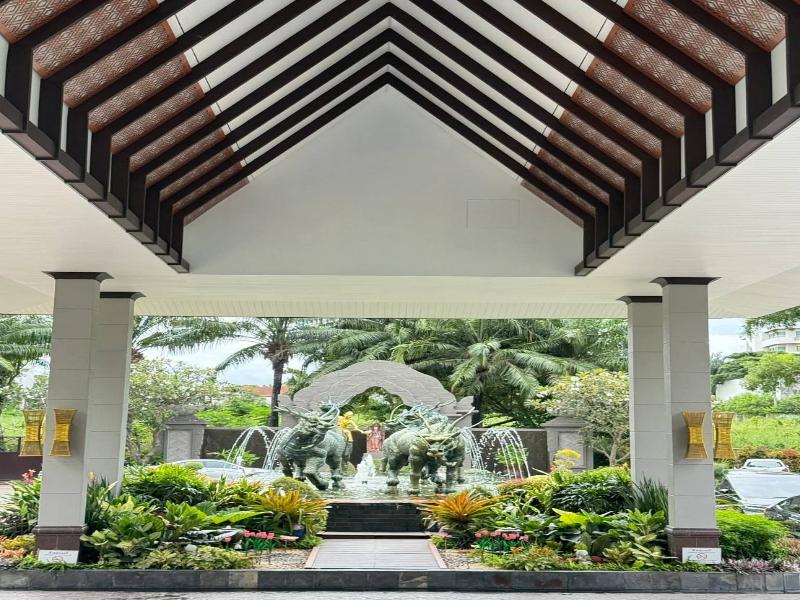 Garden Cliff Resort & Spa image