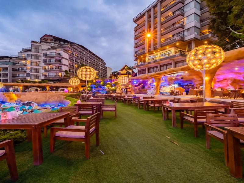 Garden Cliff Resort & Spa image