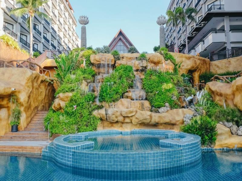 Garden Cliff Resort & Spa image