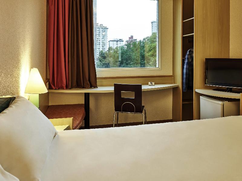 Ibis Santo Andre image