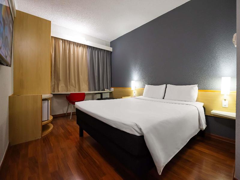Ibis Santo Andre image