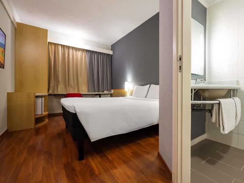 Ibis Santo Andre image