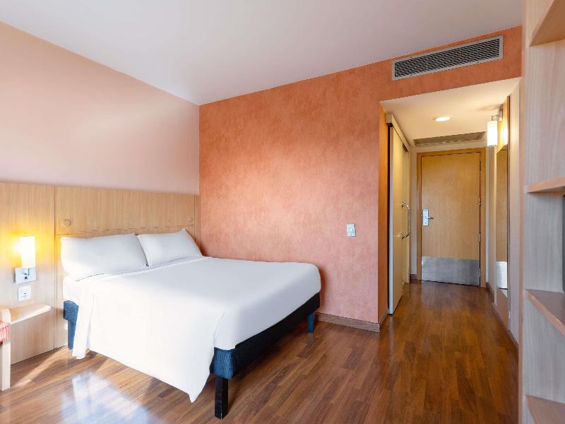 Ibis Sao Paulo Barra Funda image