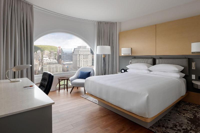 Montreal Marriott Chateau Champlain