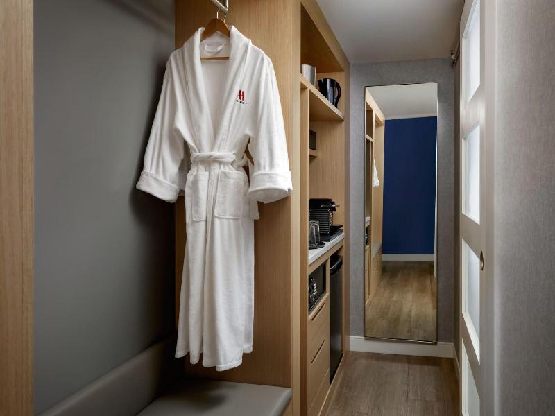 Montreal Marriott Chateau Champlain image