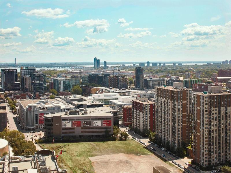 Montreal Marriott Chateau Champlain image